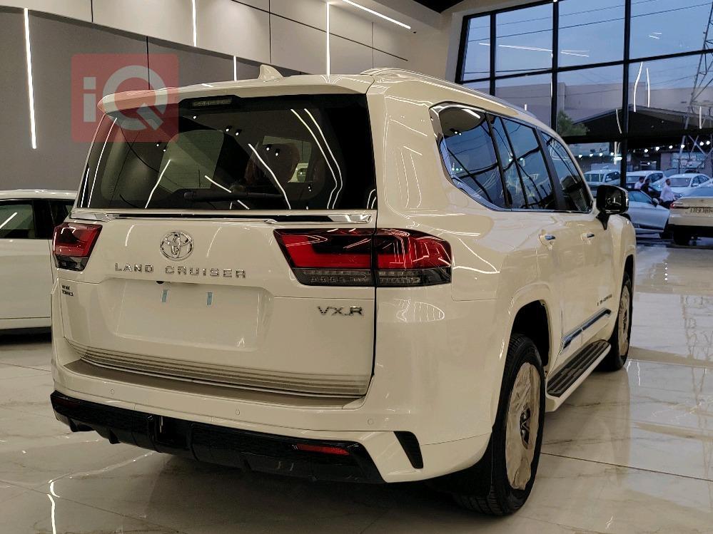 تۆیۆتا لاند کروزەر